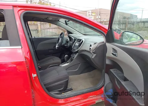 2017 Chevrolet Sonic Lt Auto z USA, uszkodzony, nr VIN 1G1JD5SH2H4108691